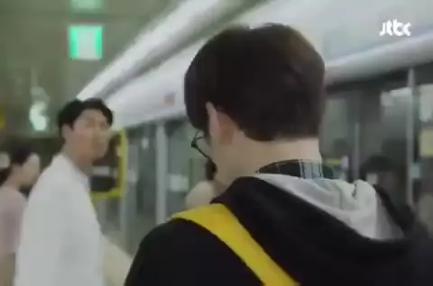 제3의 매력 서강준 두리번
