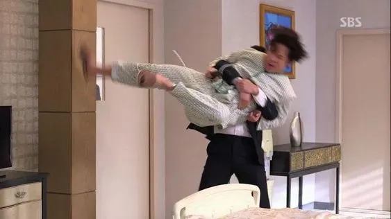 빡침 헥토파스칼킥 발차기 말리지마 열받아 그만해 날라차기 발차기