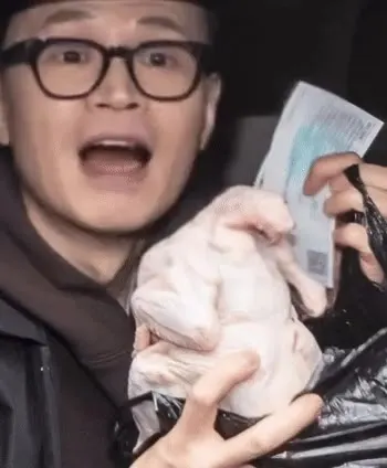 똥닭 한동훈 생닭 시장 광기 미소 웃음