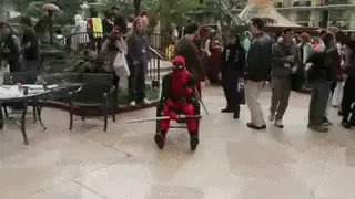 데드풀 코스프레.gif 데드풀 마블 스파이더맨 코스프레