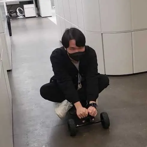 왕승헌 승헌쓰 사무실 카트 광기 신남 웃긴짤 킹받네 기동성