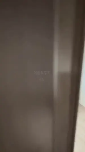 알몸으로 지나갈때 와이프 반응.