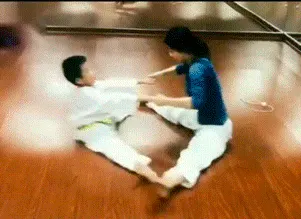 K-태권도 태권도 어린이 다리찢기 부들부들 노력 귀여운 웃긴 짤