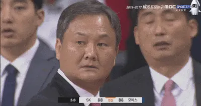 감독 모비스 빡침 화남 어이없음 어이털림 어이가없네 농구 경기 시합 운동 열받아 화난표정